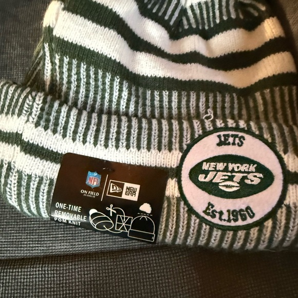 New Era NWT New York Jets Pom Knit Beanie Green White Striped Hat Unisex - Picture 3 of 7